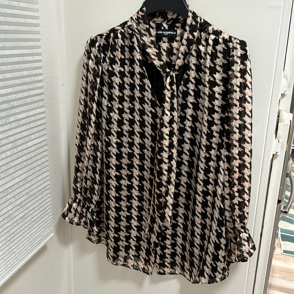 Karl Lagerfeld Paris. Blouse Size large. Button down, pink, black, gold